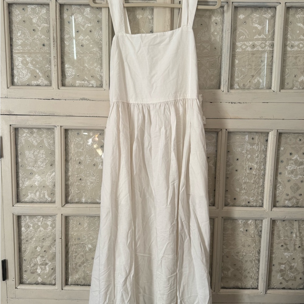 Uniqlo White Sleeveless Sundress with Square Neck
